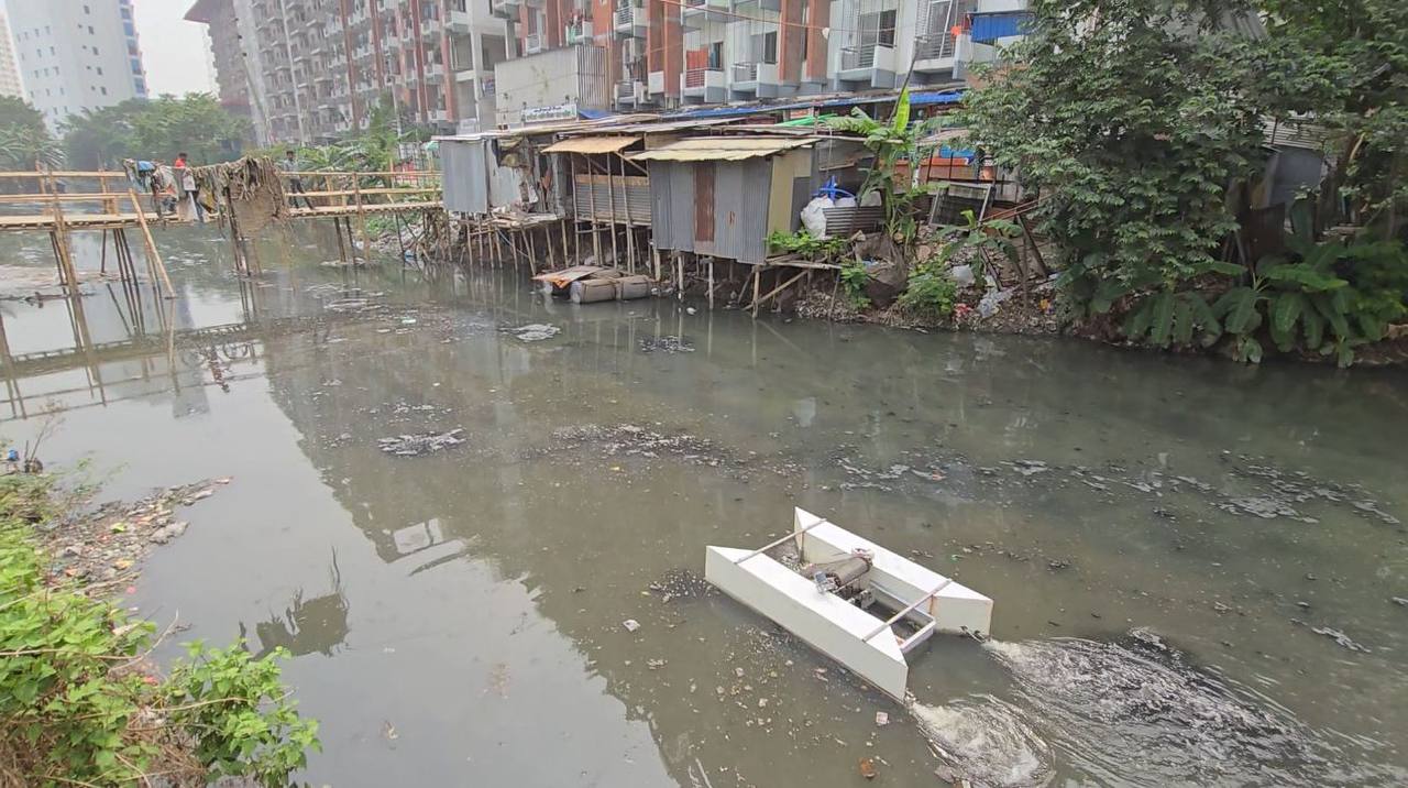 Development of an Automated Solid Waste Collection Device for Water Bodies: A Mathematical Approach.