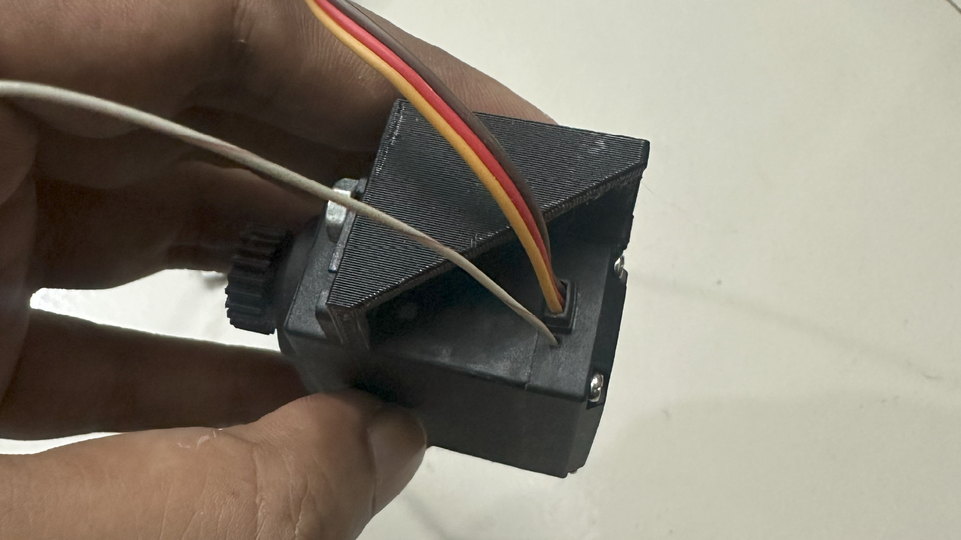 Output signal cable routing
